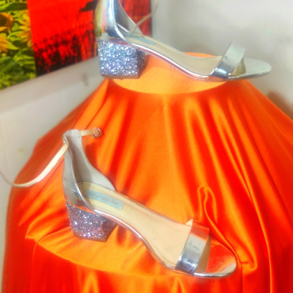Betsy Johnson sparkle pumps